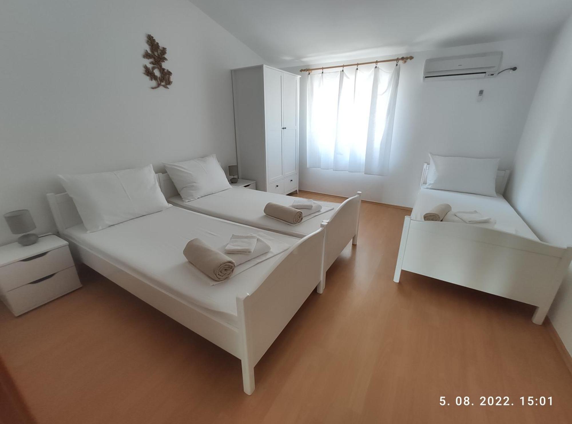 Aqua Apartments Omiš Quarto foto
